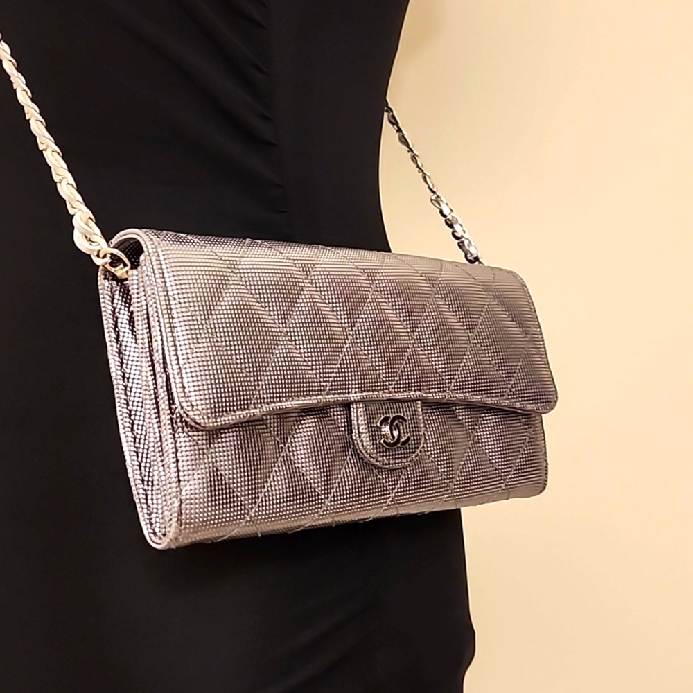 Chanel Matelasse Quilted CC Silver T Flap Wallet Leather Mesh + Entrupy COA - Picture 15 of 16